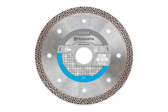 Front view of a Husqvarna Vari-Cut S6 diamond blade for cutting applications.