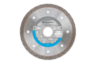 Front view of a Husqvarna Vari-Cut S6 diamond blade for cutting applications.