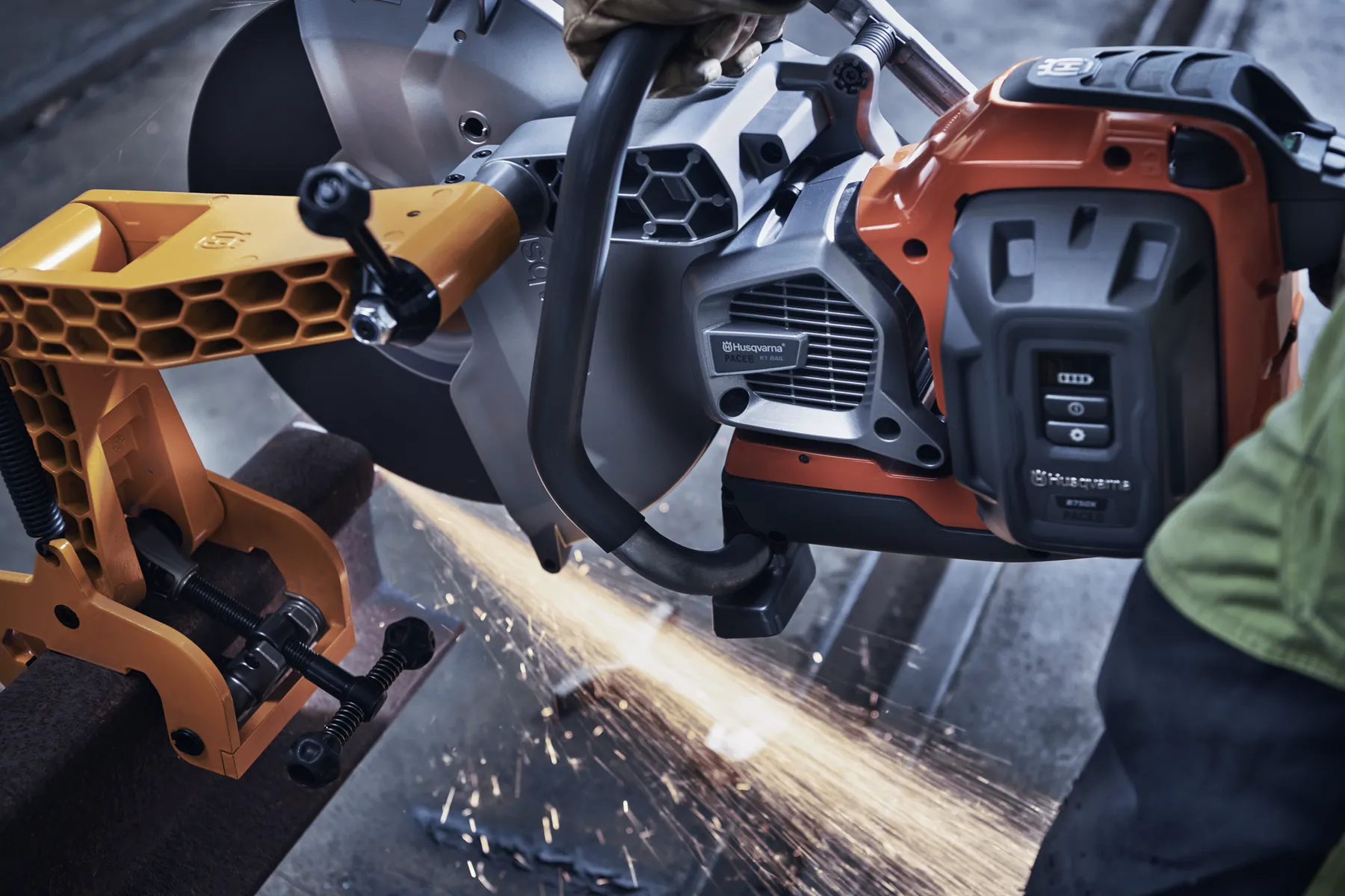 K 1 Pace Rail – Closeup cutting beam