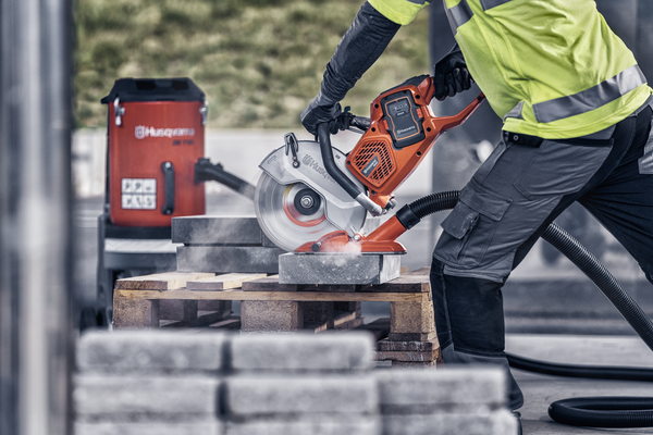 BLi-X – Closeup worker with K540i