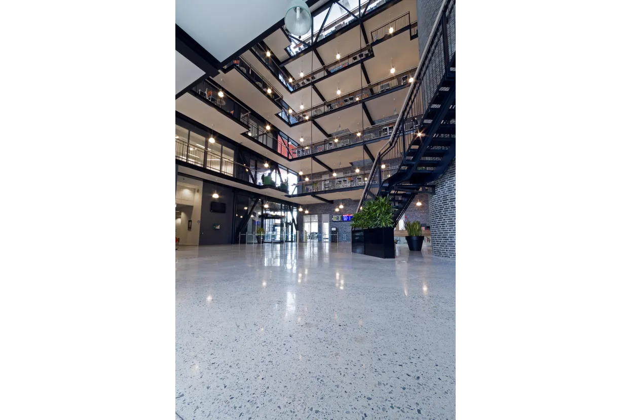 Husqvarna Superfloor - Public building