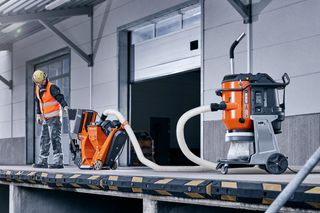 DE 130 H with 1-10 DPS75 – shot blasting, loading dock