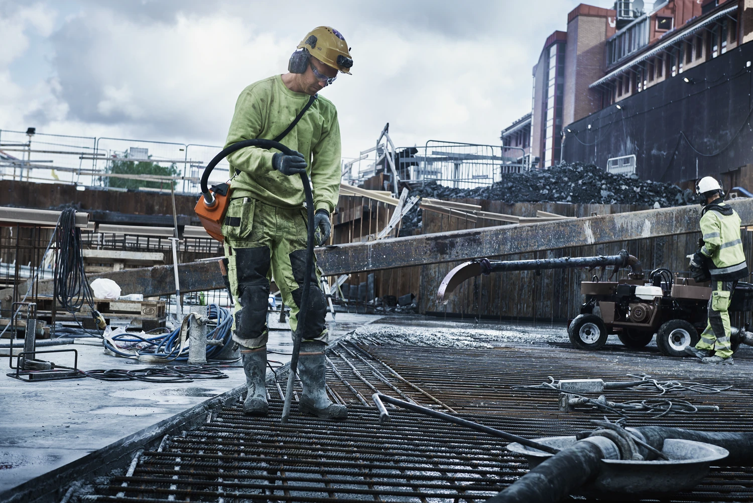Concrete vibrators - concrete vibrator equipment | Husqvarna US Concrete vibrators - concrete vibrator equipment | Husqvarna US
