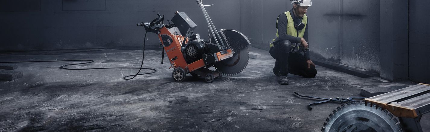 FS 600 E Electric floor saw in action