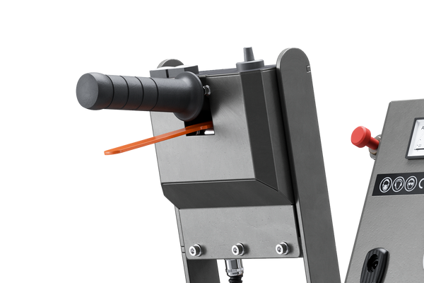 Web feature: ergonomic steering handle controls