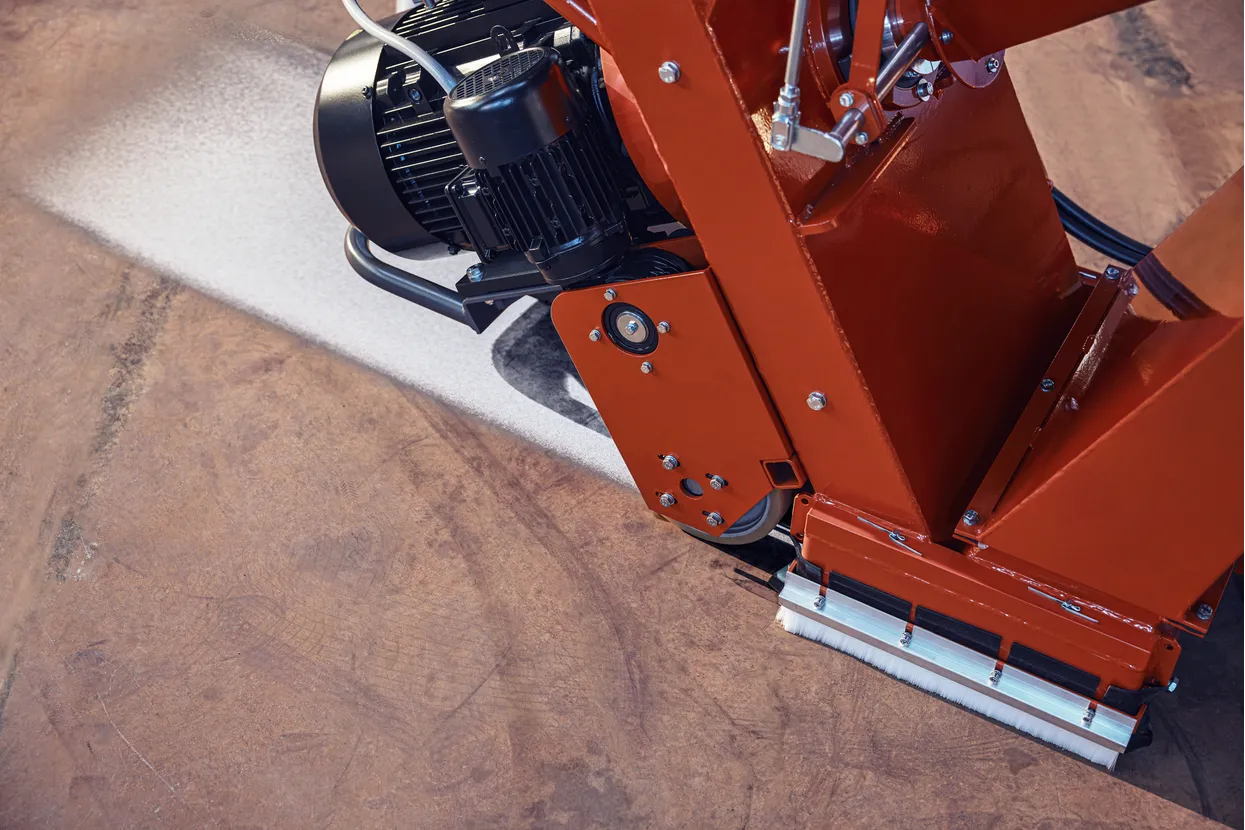 STEEL BLASTING - CLOSE UP RESULT