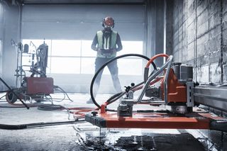 Wall saw blade in action