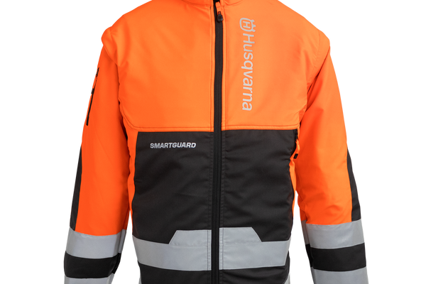 Vooraanzicht van een Husqvarna-werkjas met reflecterende strepen en SmartGuard-functie.