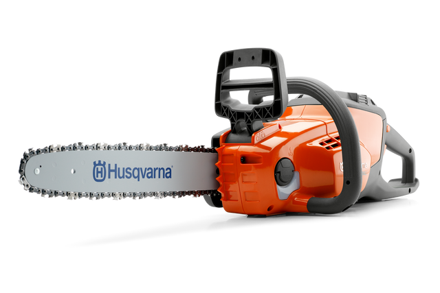 Vue latérale d’une tronçonneuse Husqvarna avec poignée ergonomique et chaîne visible.